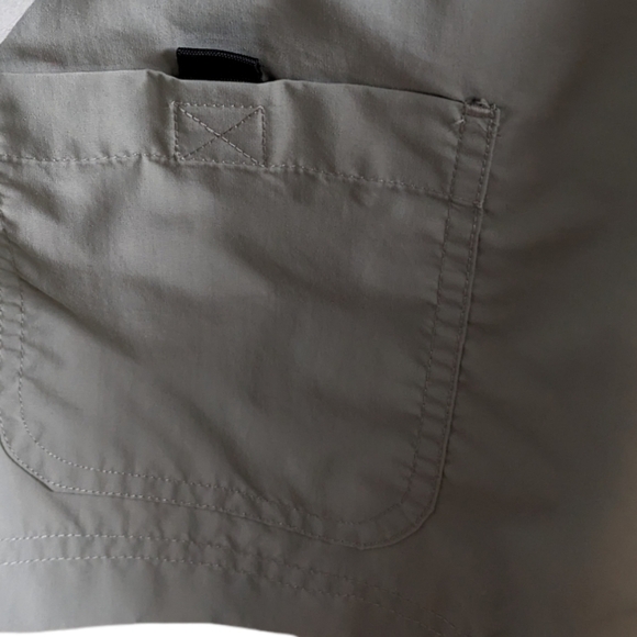 MEC women's skort for golf size XL. Green tan  colour, lightweight material - Picture 7 of 8